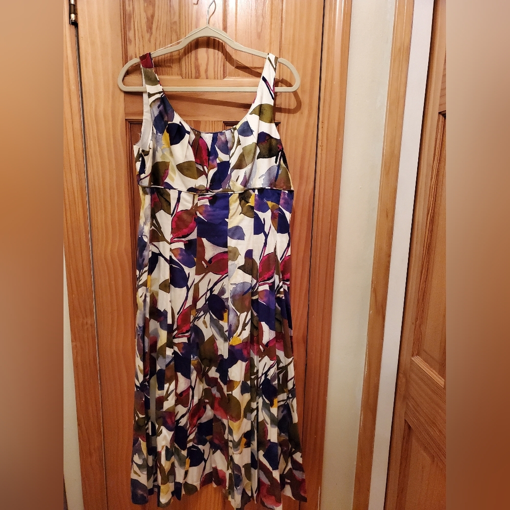 NWT - London Times- Beautiful, floral, midi-dress Size 16
